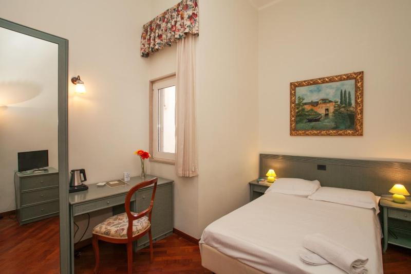 Single Room image 4