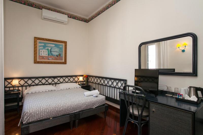 Comfort Double Room image 3