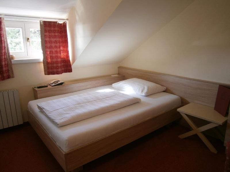 Small Single Room image 2