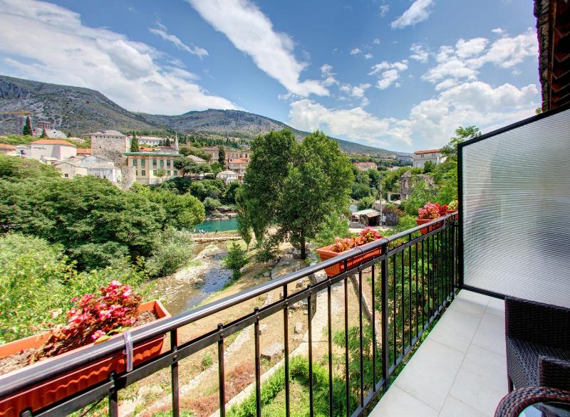 Double Room with Balcony and River View image 4
