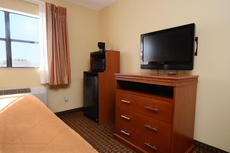 King Suite - Non-Smoking image 3
