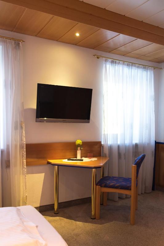Standard Double Room image 3