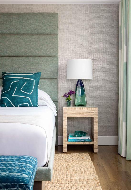 Deluxe King Room image 3