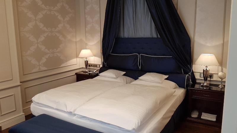 Luxourious Suite image 4