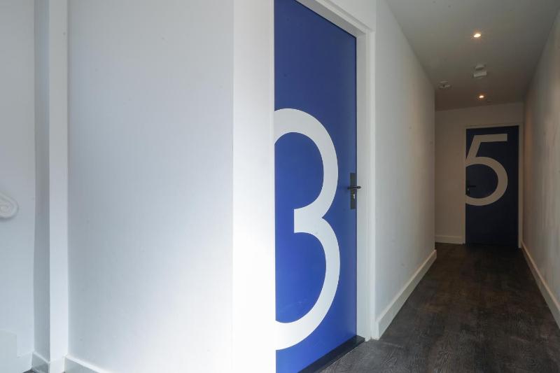 Single Room with Private Bathroom image 2