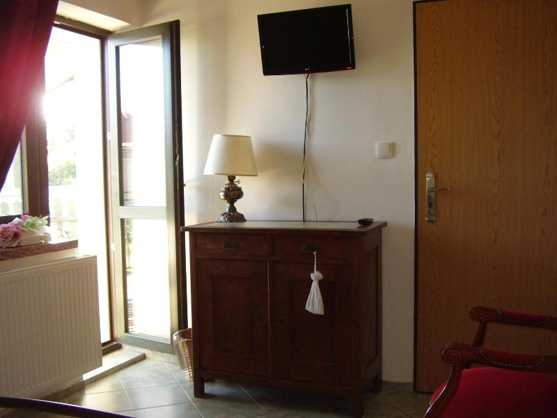 Standard Double Room with Shared Bathroom image 3