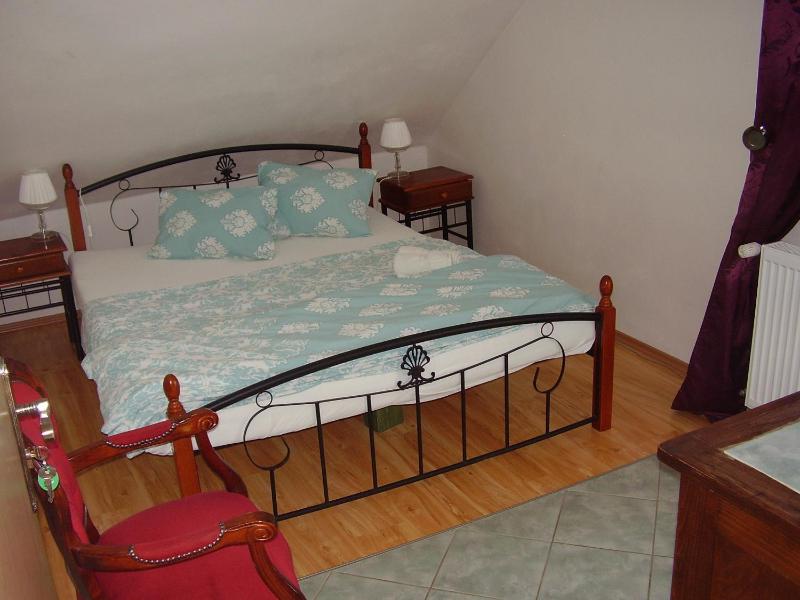 Standard Double Room with Shared Bathroom image 4