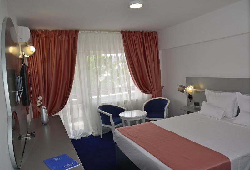 Deluxe Double Room image 2