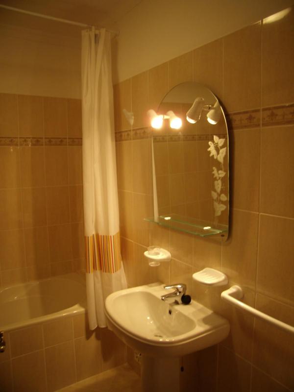 One-Bedroom Apartment with Pool View image 4