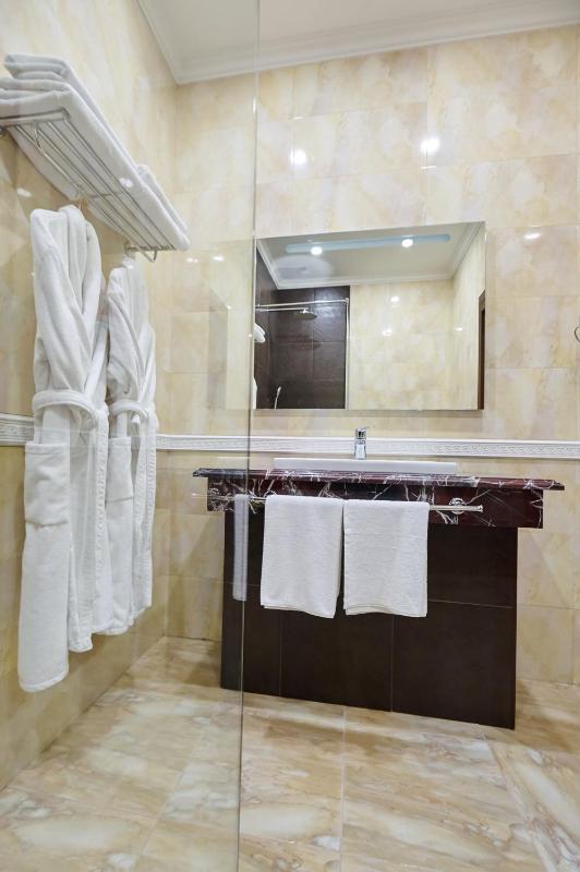 Large Double or Twin Room image 2