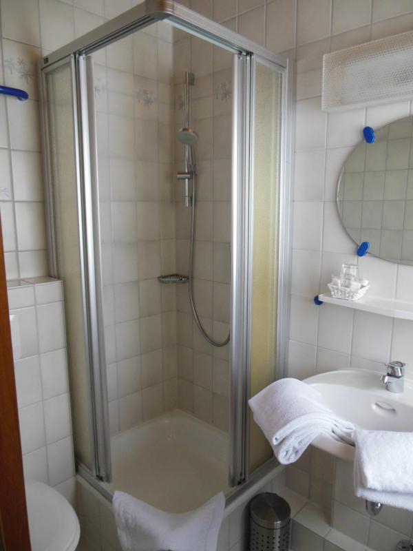 Double Room with Lake View image 4