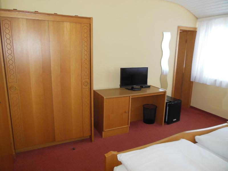 Double Room with Lake View image 3