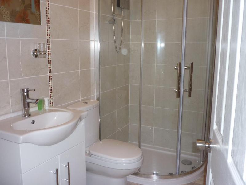 Double Room image 3