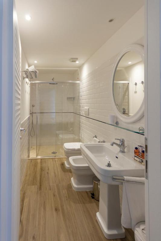 Junior Suite with Hot Tub image 2