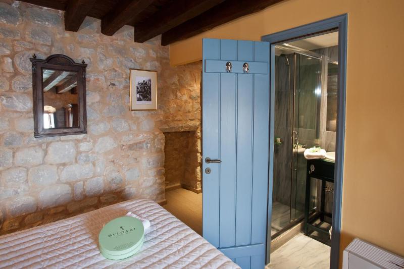 Standard Double Room image 3