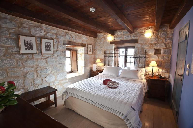 Standard Double Room image 4