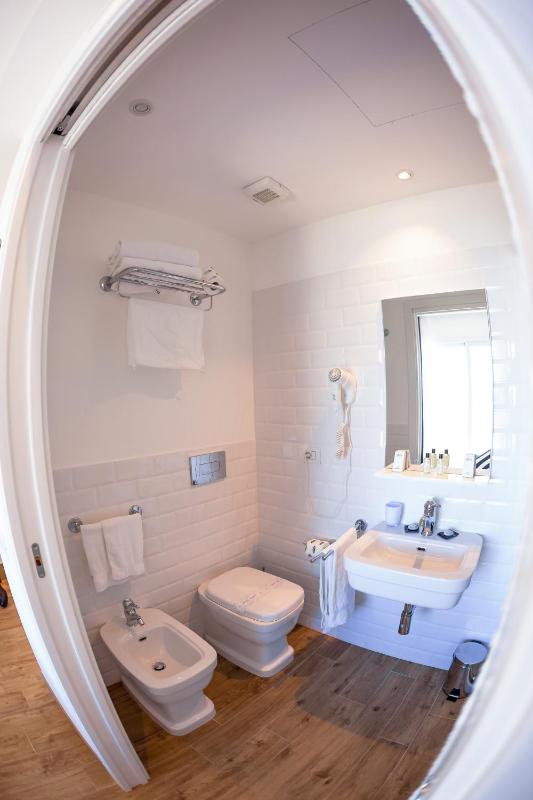 Double Room with Patio image 2