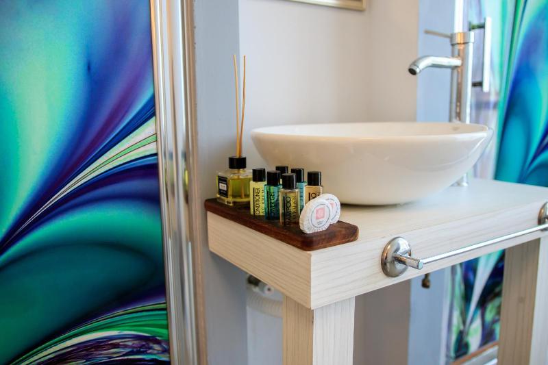 Quadruple Room image 3