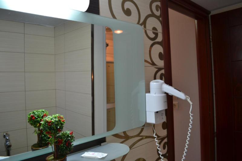 Double or Twin Room image 3