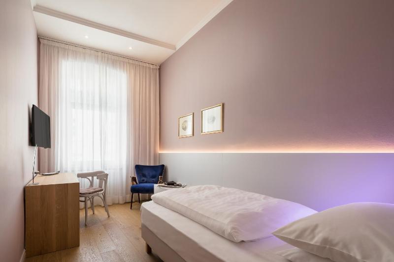 Superior Single Room image 1