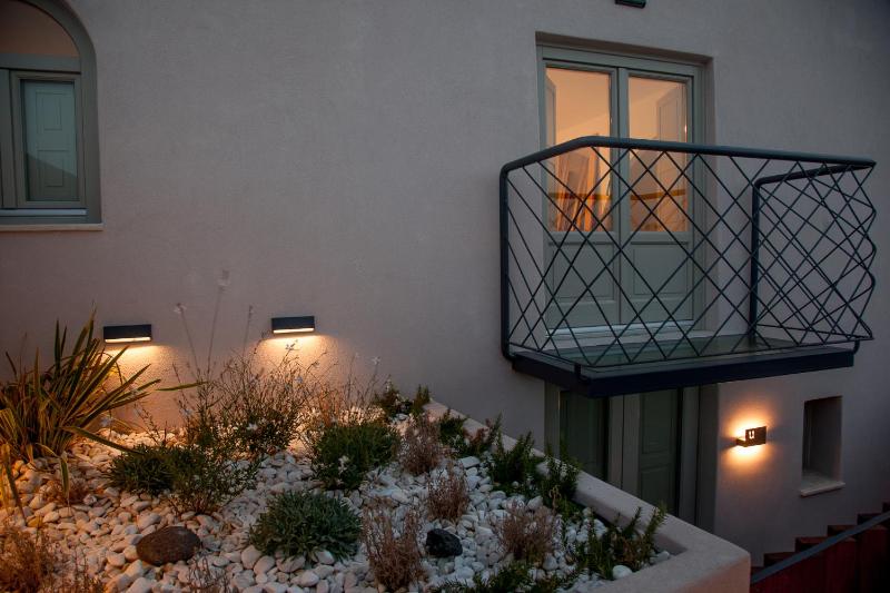 U Villa with Sea View and Heated Tub  image 3