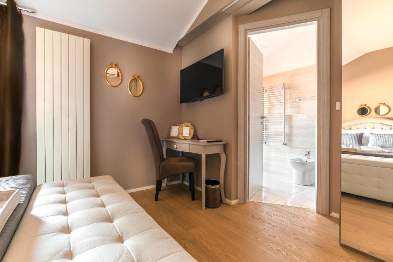 Junior Suite image 2