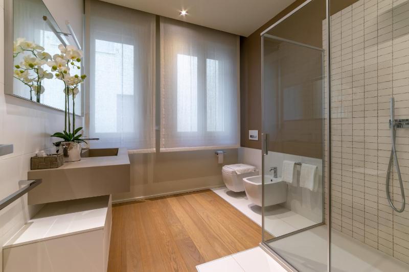 051 Boutique - image 4