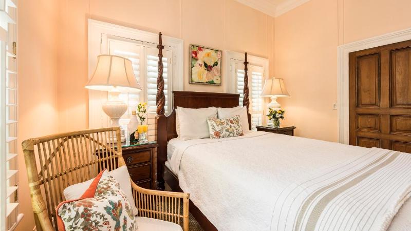 Old Town Manor - image 32