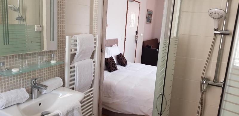 Suite with City View image 3