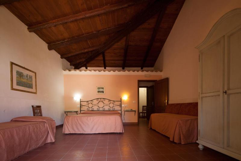 Classic Triple Room image 1
