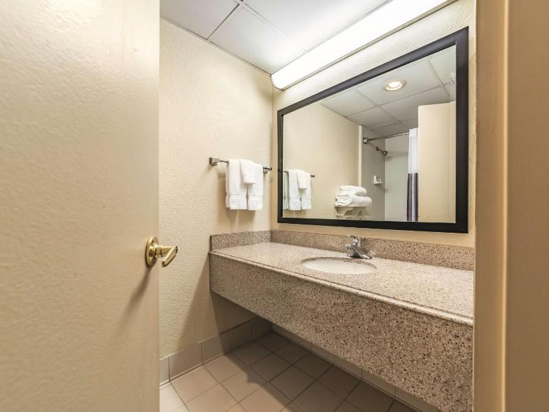 Deluxe Double Room with Two Double Beds - Non-Smoking image 1