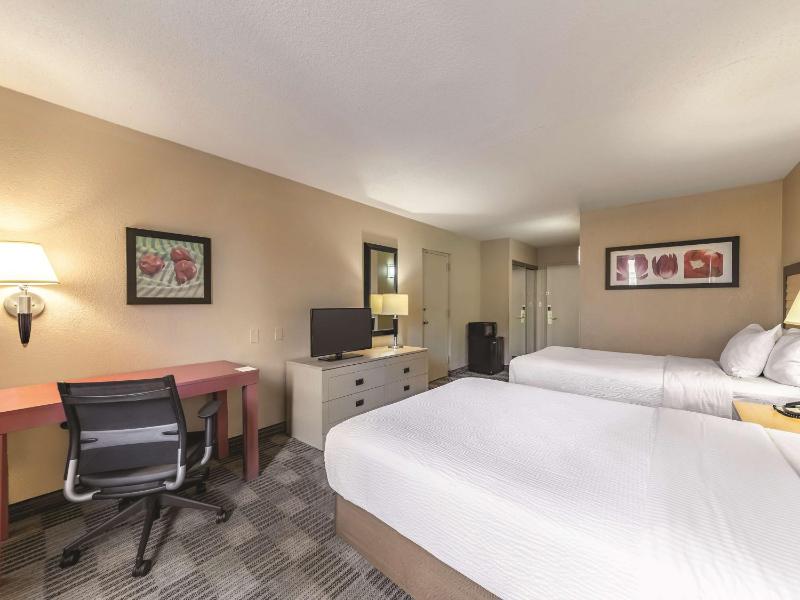 Double Room - Non-Smoking image 3