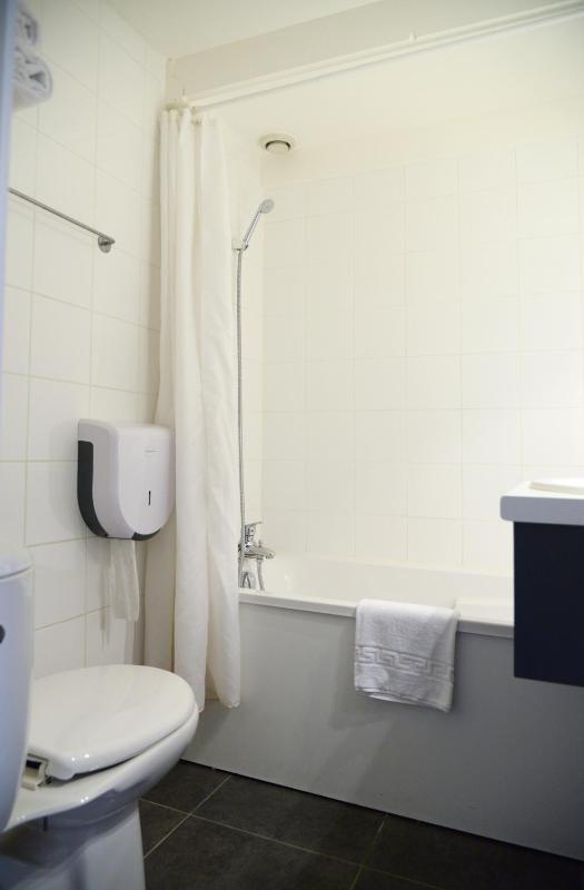 Twin Room image 2