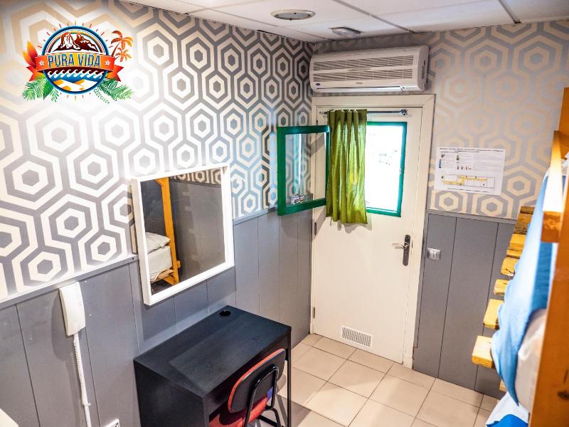 Economy Twin Room image 1