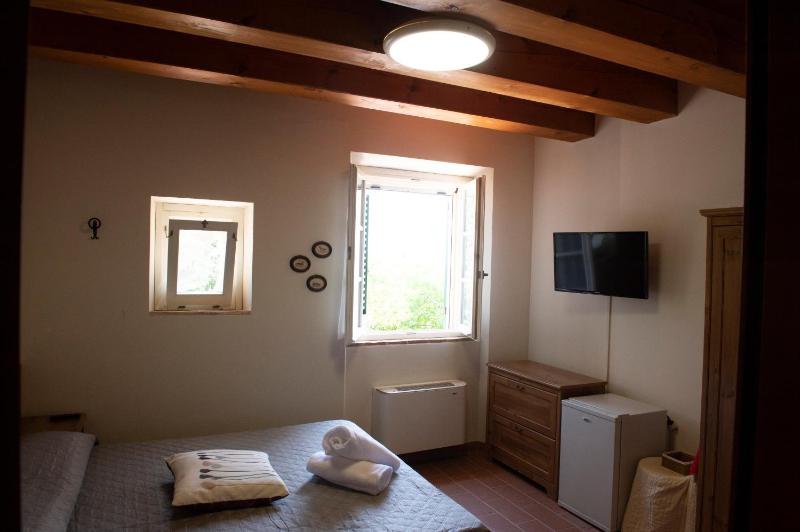 Standard Double Room image 3