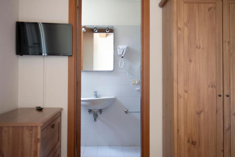 Single Room image 3
