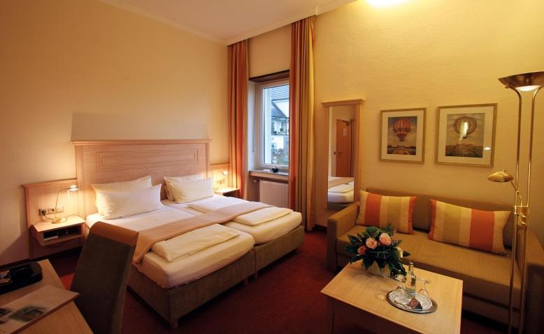 Double Room image 3
