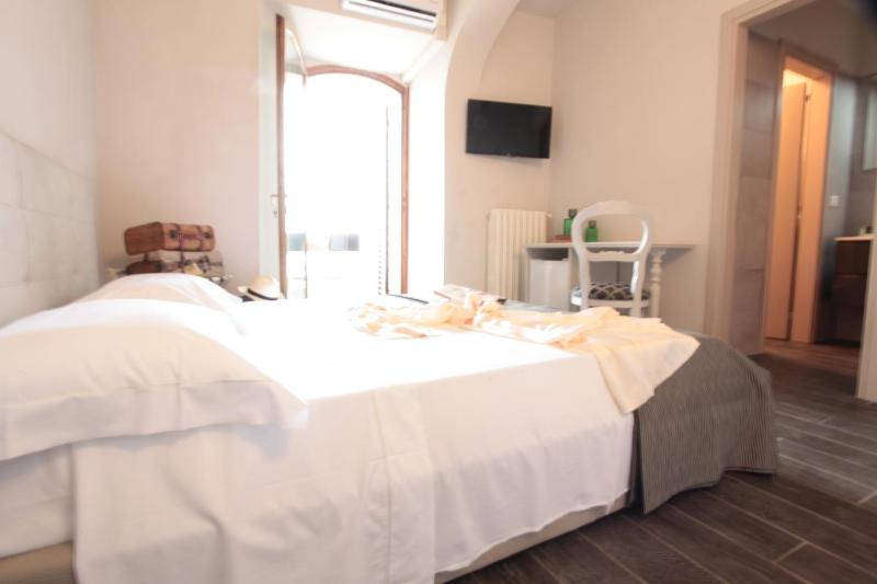 Superior Double Room image 3