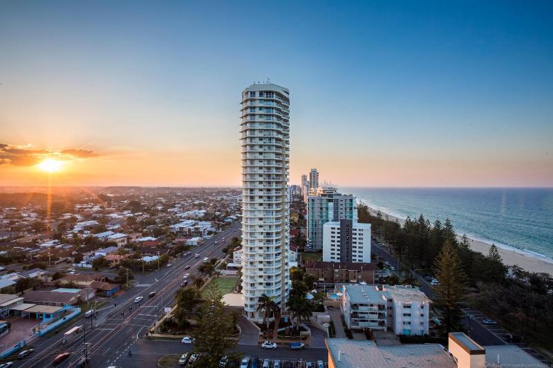Boardwalk Burleigh Beach - Official - image 15