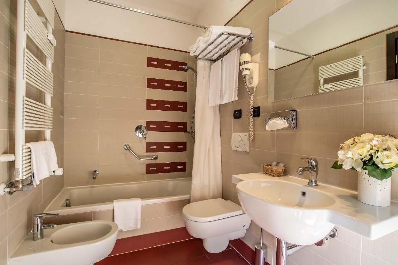 Double or Twin Room image 2