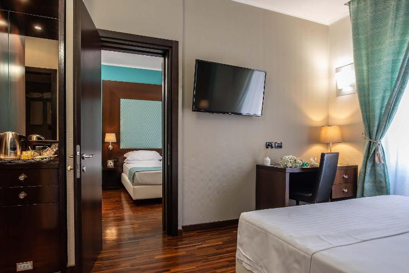 Quadruple Room image 2