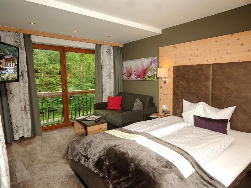 Double Room image 4