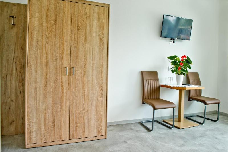 Double Room image 3