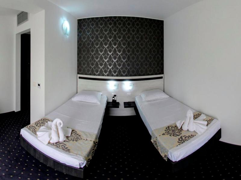 Double or Twin Room with City View image 2