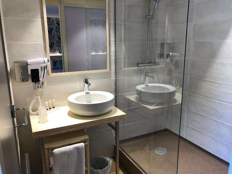 Premium Triple Room image 2