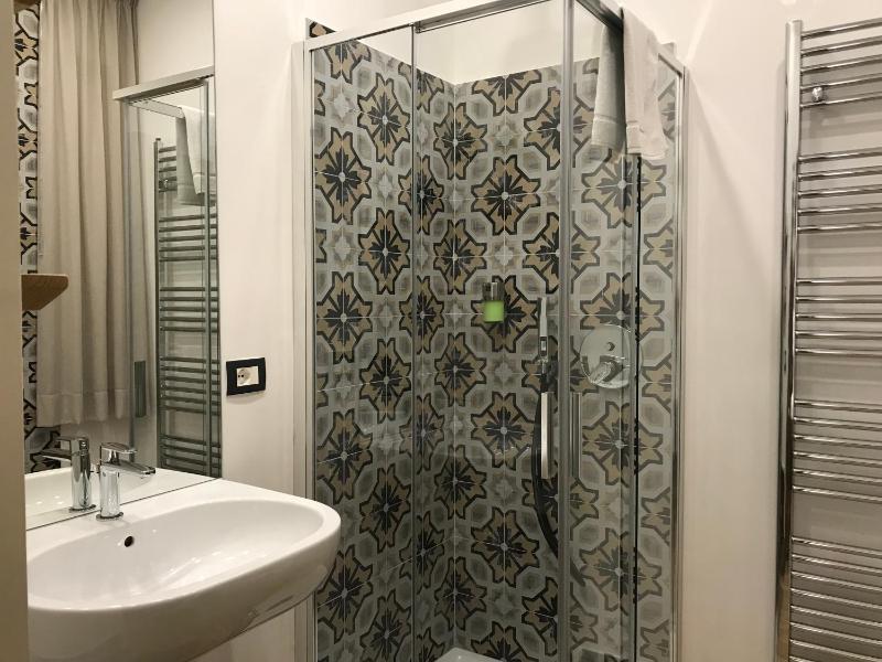 Deluxe Double or Twin Room with Balcony image 4