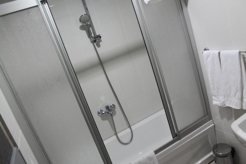 Standard Single Room image 2