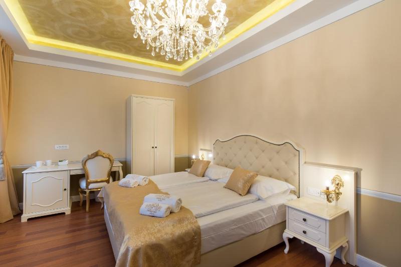 Central Square Heritage Hotel - image 2