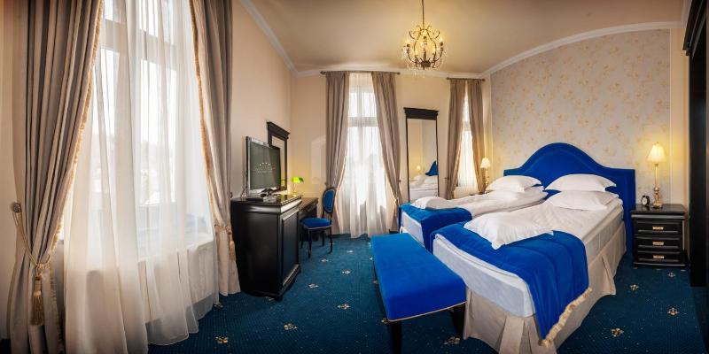 Deluxe Double Room image 4
