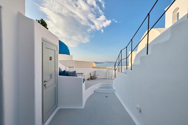 Cave Suite Oia - image 9